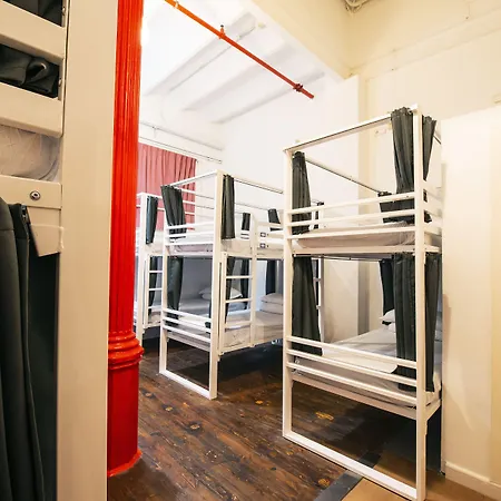 Safestay Gothic Hostel *