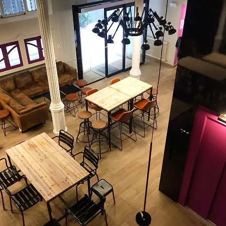 Safestay Gothic Hostel *