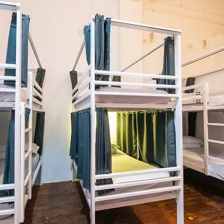 Safestay Gothic Hostel *