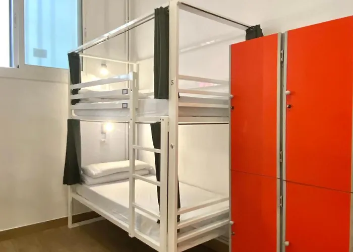 Safestay Gothic Hostel *