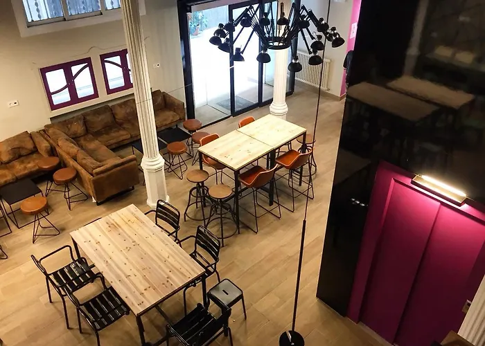 Safestay Gothic Hostel *