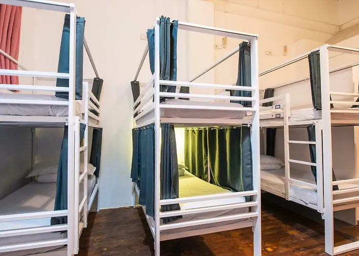 Safestay Gothic Hostel *