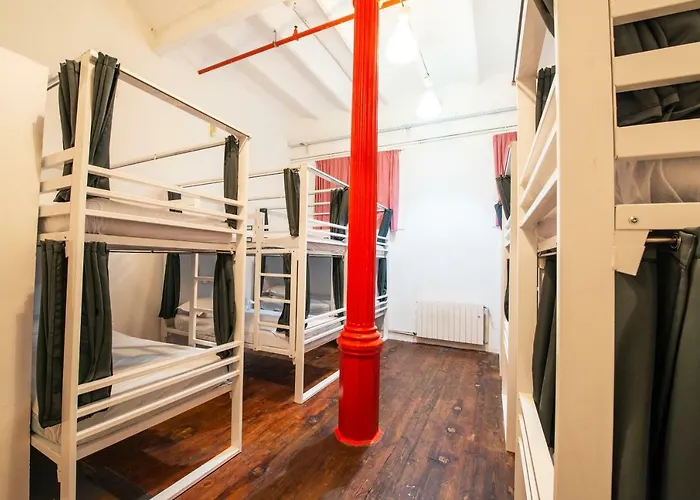 Safestay Gothic Hostel *