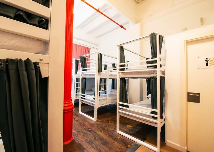 Safestay Gothic Hostel *