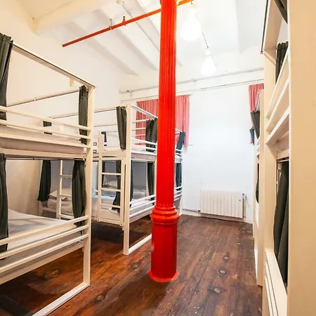 Safestay Gothic Hostel *